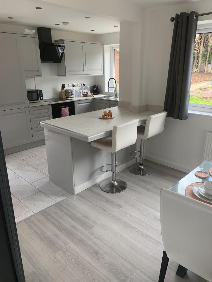 Crowthorne House, Beautiful 3 Bedroom Home For Upto 8 Guests, With Sofa Bed Cul-De-Sac With Private Driveway Νότιγχαμ Εξωτερικό φωτογραφία